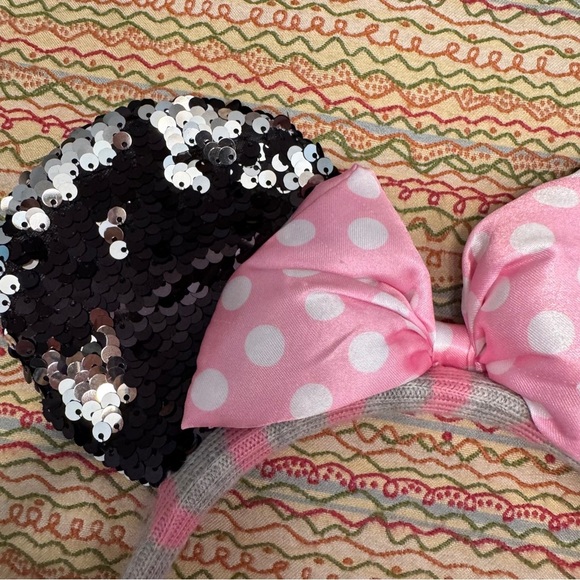 Girls Minnie Mouse Earmuffs Pink and Black Sequin - Picture 2 of 7